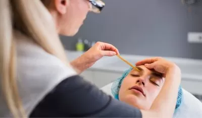 Eyebrow-shaping-and-wax